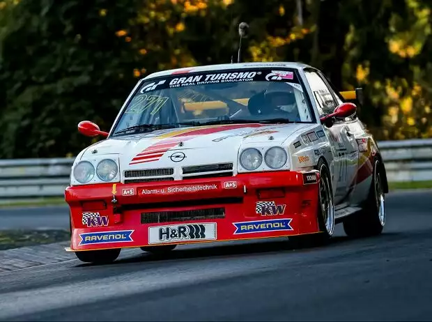 Olaf Beckmann, Peter Hass und Volker Strycek im Opel Manta bei der VLN/NLS 2021 auf der Nürburgring-Nordschleife Titel-Bild zur News: Olaf Beckmann, Peter Hass und Volker Strycek im Opel Manta bei der VLN/NLS 2021 auf der Nürburgring-Nordschleife