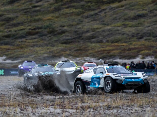 Titel-Bild zur News: Rennfahrzeuge der Extreme E beim Rennen auf Grönland