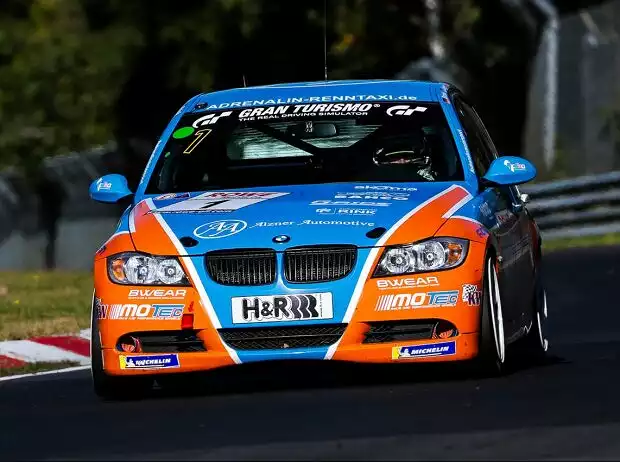 Christopher Rink, Danny Brink und Philipp Leisen auf ihrem BMW 325i (V4) in der VLN/NLS 2021 Titel-Bild zur News: Christopher Rink, Danny Brink und Philipp Leisen auf ihrem BMW 325i (V4) in der VLN/NLS 2021