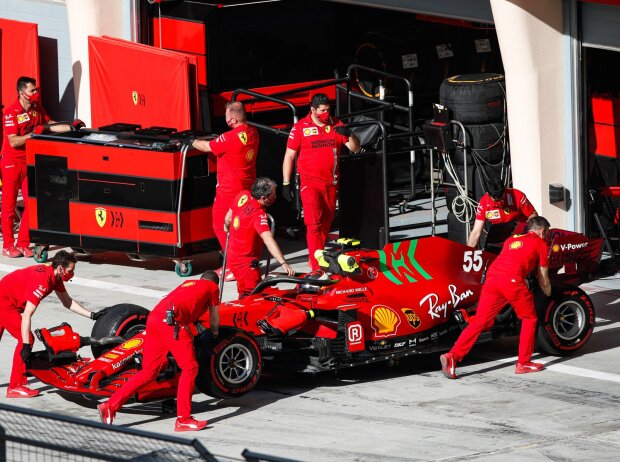 Titel-Bild zur News: Carlos Sainz (Ferrari) bei den Formel-1-Testfahrten 2021 in Bahrain