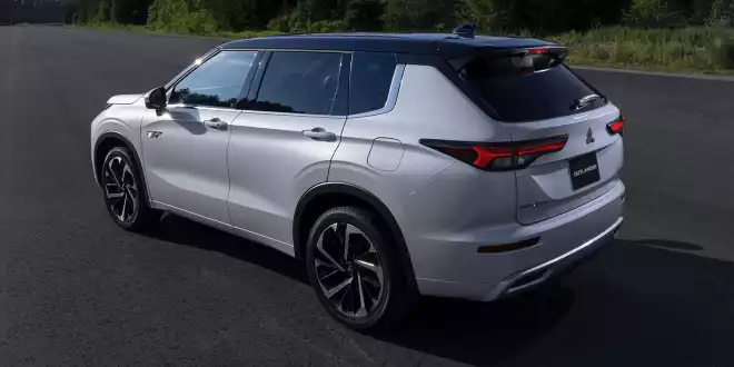 Mitsubishi Outlander PHEV 2022 zeigt sich erstmals offiziell