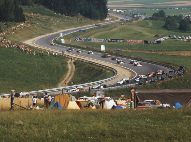Titel-Bild zur News: Formel-1-Autos 1972 auf dem alten Österreichring bei Spielberg in Österreich