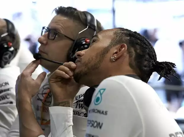 Titel-Bild zur News: Lewis Hamilton (Mercedes) und Renningenieur Peter Bonnington