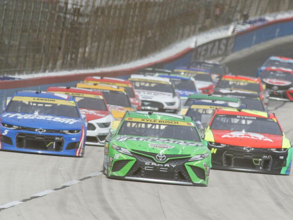 NASCAR-Action auf dem Texas Motor Speedway in Fort Worth