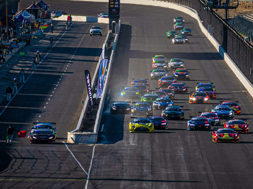 Start zu den 8h Indianapolis der IGTC-Saison 2021