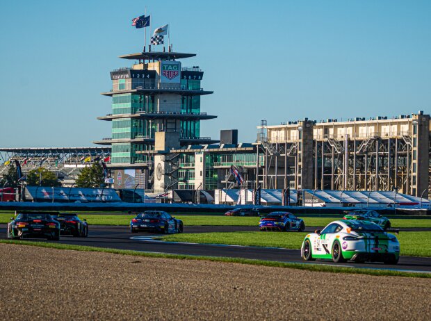 Renn-Action bei den 8h Indianapolis der IGTC-Saison 2021 Renn-Action bei den 8h Indianapolis der IGTC-Saison 2021