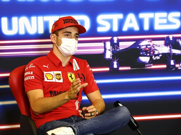 Titel-Bild zur News: Ferrari-Fahrer Charles Leclerc in der Pressekonferenz beim Formel-1-Rennen 2021 in Austin in den USA