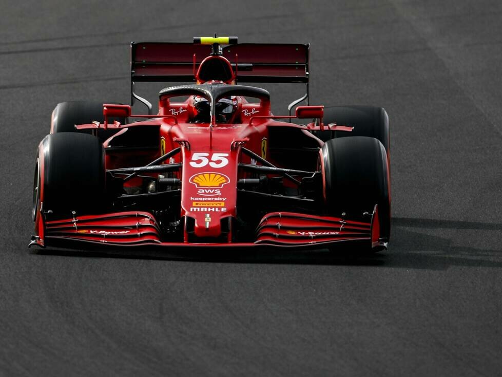Carlos Sainz im Ferrari SF21