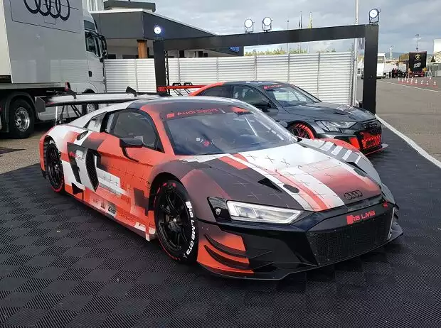 Audi R8 LMS Evo II und Audi RS 3 LMS für 2022 im Fahrerlager des ADAC GT Masters auf dem Hockenheimring 2021 Titel-Bild zur News: Audi R8 LMS Evo II und Audi RS 3 LMS für 2022 im Fahrerlager des ADAC GT Masters auf dem Hockenheimring 2021