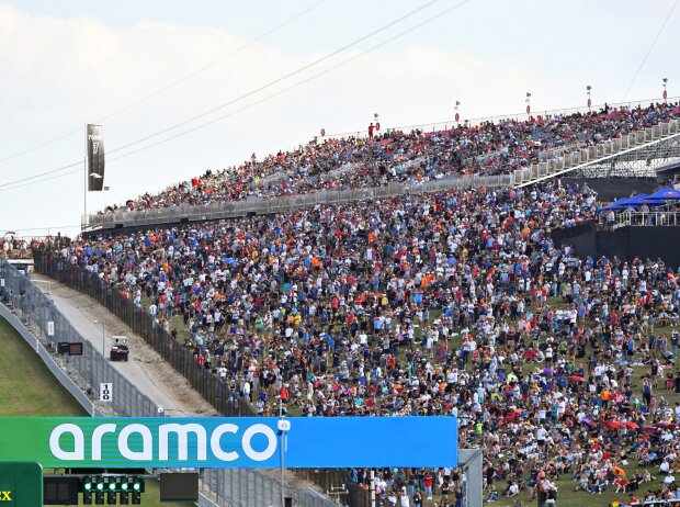 Titel-Bild zur News: Formel-1-Rennen in den USA 2021, Austin, Fans auf den Tribünen