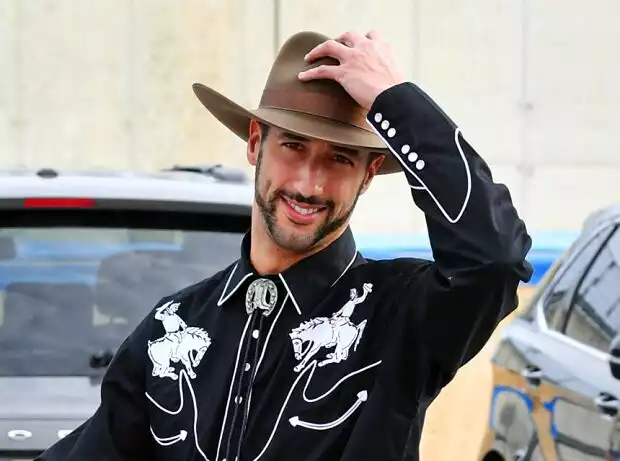 Daniel Ricciardo mit Cowboy-Hut in Austin Titel-Bild zur News: Daniel Ricciardo mit Cowboy-Hut in Austin