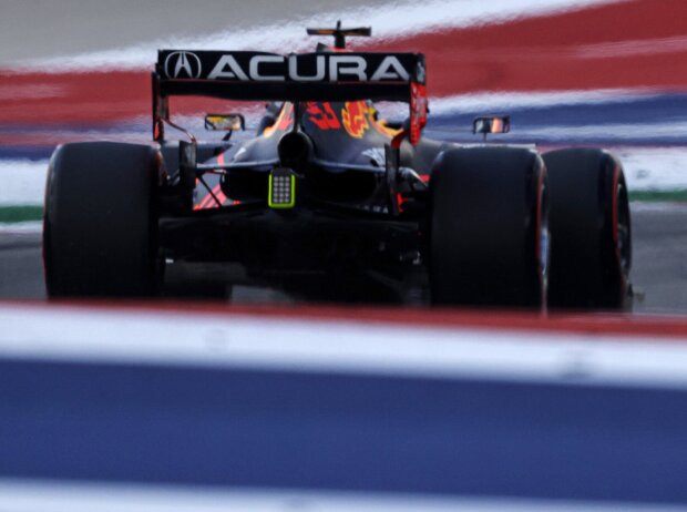 Titel-Bild zur News: Max Verstappen (Red Bull RB16B) im Training zum Formel-1-Rennen in Austin 2021