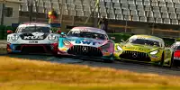 Maro Engel und Thomas Preining in einem harten Zweikampf beim ADAC GT Masters 2021 auf dem Hockenheimring