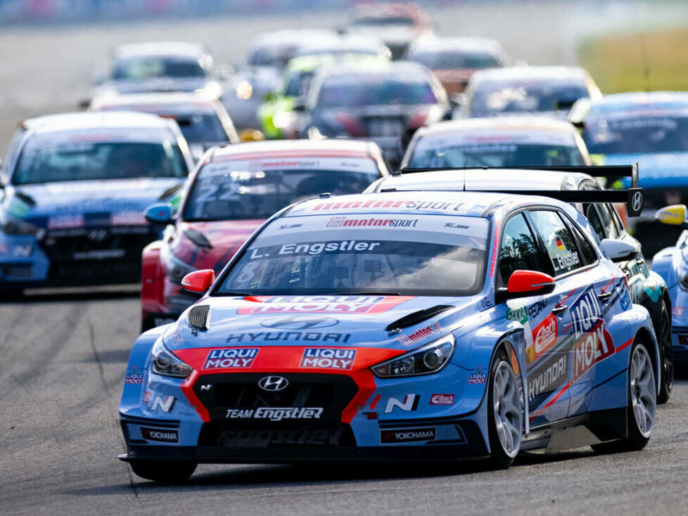 Luca Engstler im Hyundai i30 N TCR beim Rennen der TCR Germany in Hockenheim 2021