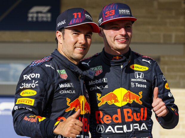 Sergio Perez & Max Verstappen (Red Bull) nach dem Qualifying zum Formel-1-Rennen in Austin Sergio Perez & Max Verstappen (Red Bull) nach dem Qualifying zum Formel-1-Rennen in Austin