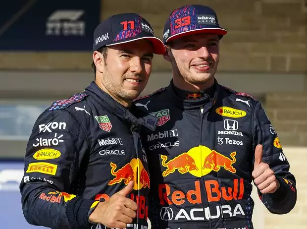 Sergio Perez & Max Verstappen (Red Bull) nach dem Qualifying zum Formel-1-Rennen in Austin Titel-Bild zur News: Sergio Perez & Max Verstappen (Red Bull) nach dem Qualifying zum Formel-1-Rennen in Austin