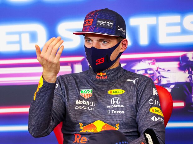 Max Verstappen in der Pressekonferenz nach seiner Poleposition beim Grand Prix der USA 2021 in Austin, Texas