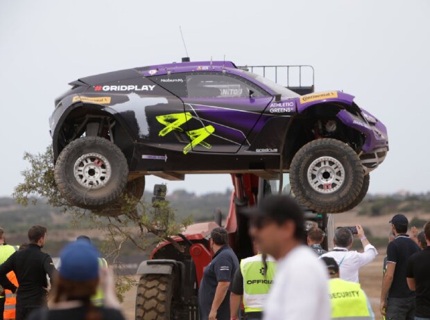 Titel-Bild zur News: Das Auto des X44-Teams nach dem Unfall im Halbfinale des Insel-X-Prix