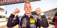Luca Engstler bejubelt den Meistertitel in der TCR Germany 2021
