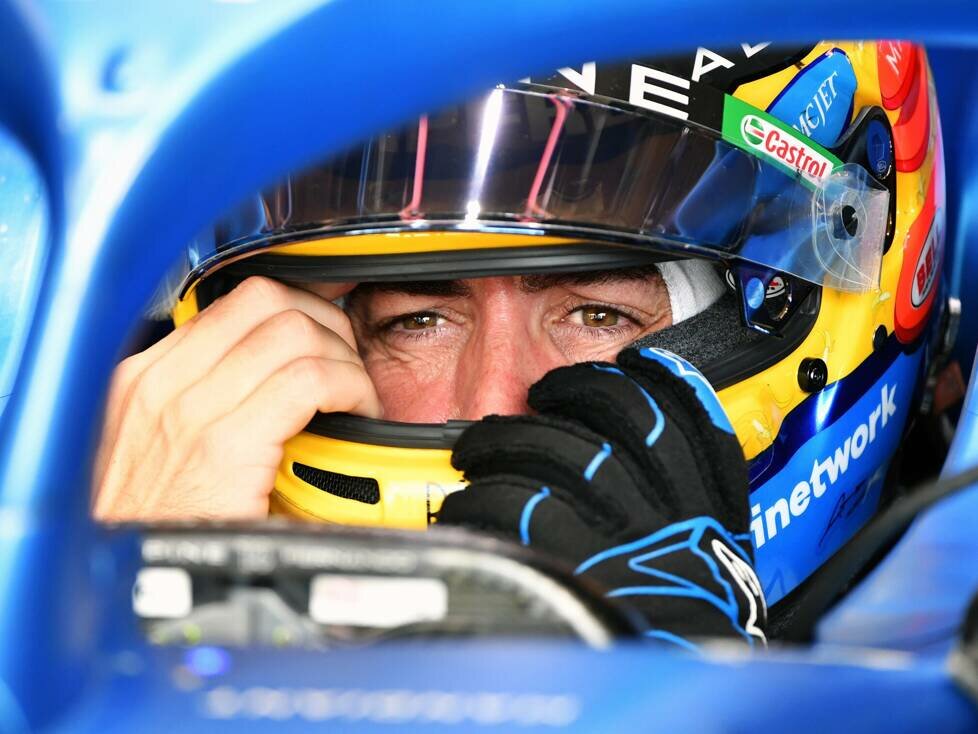 Fernando Alonso im Cockpit seines Alpine A521