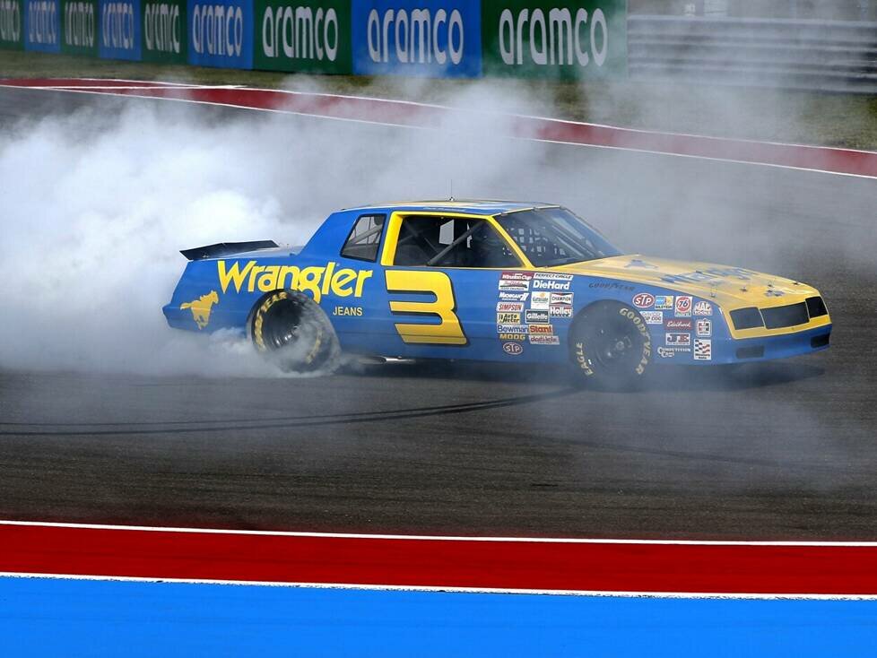 Daniel Ricciardo im NASCAR-Auto von Dale Earnhardt von 1984 in Austin