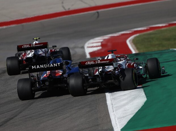 Antonio Giovinazzi mit Fernando Alonso und Kimi Räikkönen im Formel-1-Rennen in Austin 2021