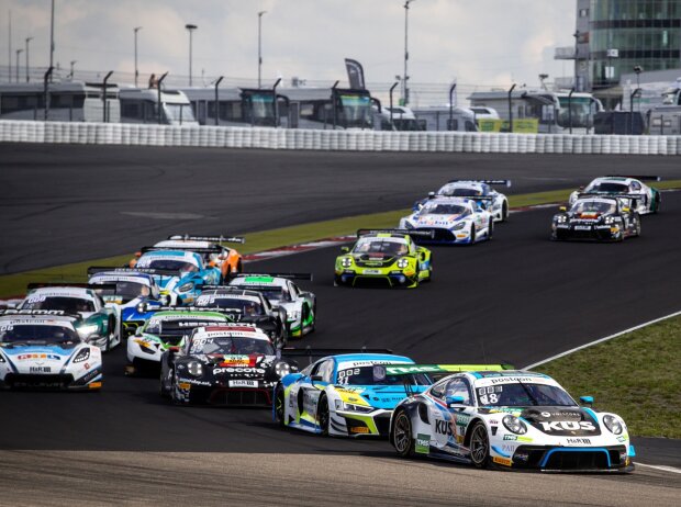 Titel-Bild zur News: Start zum ADAC GT Masters 2020 auf dem Nürburgring