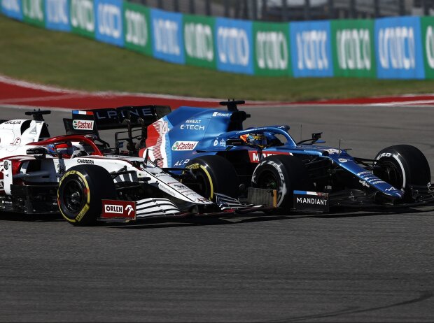 Titel-Bild zur News: Fernando Alonso im Duell mit Kimi Räikkönen beim Formel-1-Rennen in Austin