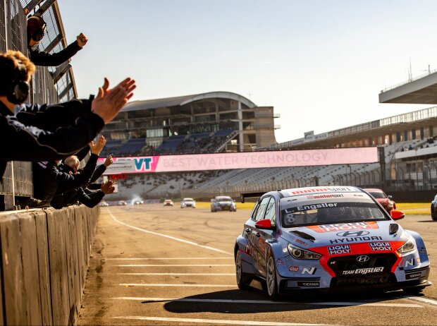 Luca Engstler im Hyundai i30 N TCR beim Rennen der TCR Germany in Hockenheim 2021 Luca Engstler im Hyundai i30 N TCR beim Rennen der TCR Germany in Hockenheim 2021
