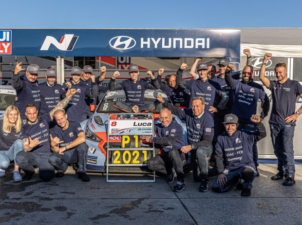 Titel-Bild zur News: Das Hyundai Team Engstler gewann alle Titel in der ADAC TCR Germany