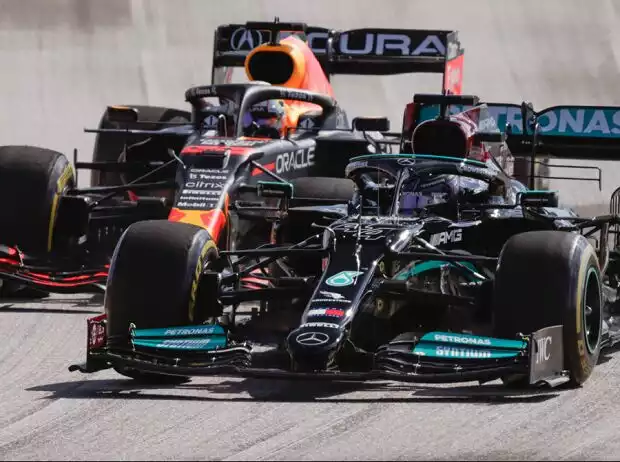 Rad an Rad: Max Verstappen und Lewis Hamilton in der ersten Runde des Grand Prix der USA in Austin 2021 Titel-Bild zur News: Rad an Rad: Max Verstappen und Lewis Hamilton in der ersten Runde des Grand Prix der USA in Austin 2021