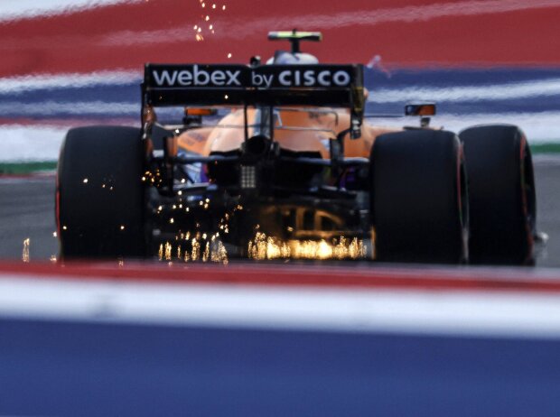 Titel-Bild zur News: Formel 1 2021: Der McLaren von Lando Norris setzt auf den Bodenwellen in Austin auf