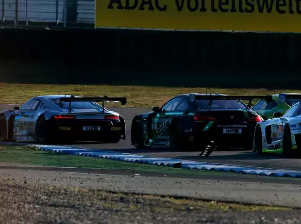 Zwischen dem Rutronik-Audi und dem Schubert-BMW sollte es kurze Zeit später richtig knallen Titel-Bild zur News: Zwischen dem Rutronik-Audi und dem Schubert-BMW sollte es kurze Zeit später richtig knallen