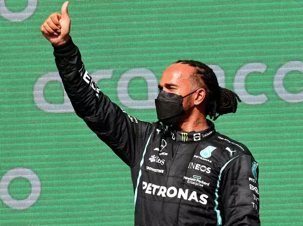 Lewis Hamilton (Mercedes) auf dem Podium beim Formel-1-Rennen in Austin 2021 Titel-Bild zur News: Lewis Hamilton (Mercedes) auf dem Podium beim Formel-1-Rennen in Austin 2021