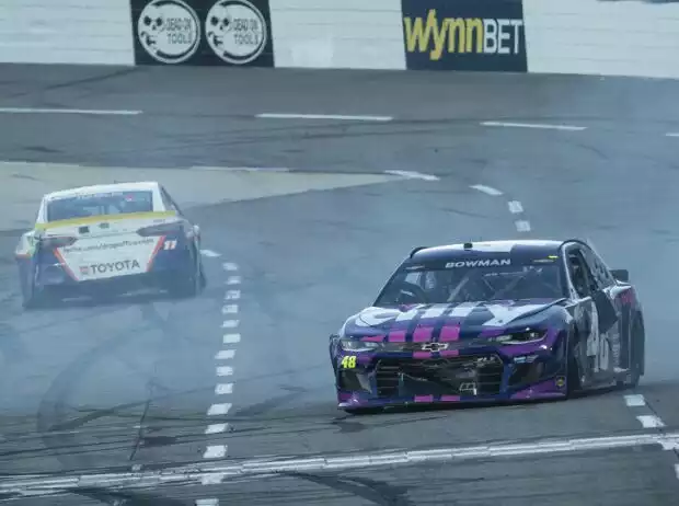 Titel-Bild zur News: Alex Bowman, Denny Hamlin