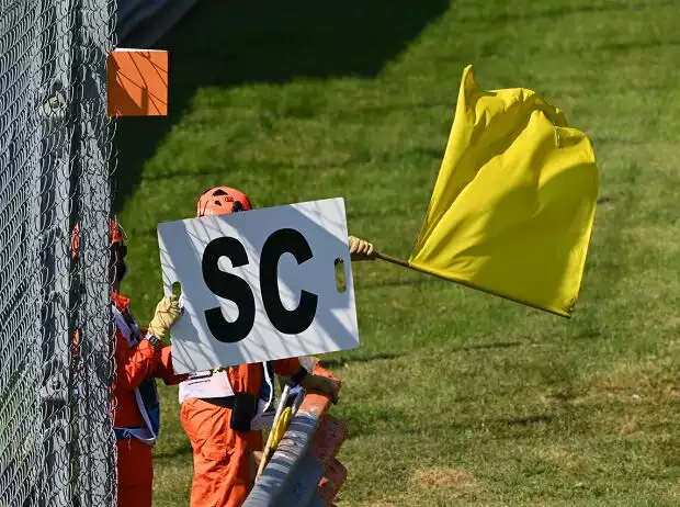 Sportwart, Gelbe Flagge, Formel 1 Titel-Bild zur News: Sportwart, Gelbe Flagge, Formel 1