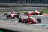 Bild zum Inhalt: Irrer Formel-Regional-Crash: Prema-Pilot hebt ab und kracht in Teamkollegen