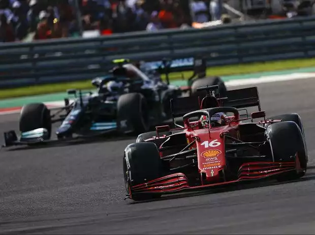 Charles Leclerc vor Valtteri Bottas beim Grand Prix der USA in Austin 2021 Titel-Bild zur News: Charles Leclerc vor Valtteri Bottas beim Grand Prix der USA in Austin 2021