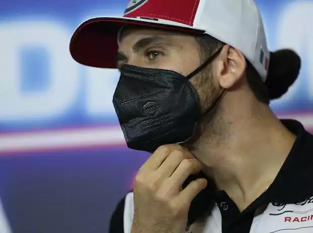 Titel-Bild zur News: Antonio Giovinazzi beim Mexiko-Grand-Prix 2021 in der Pressekonferenz