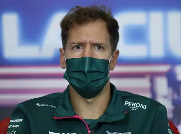 Titel-Bild zur News: Sebastian Vettel (Aston Martin) in der Pressekonferenz vor dem Formel-1-Rennen in Mexiko 2021