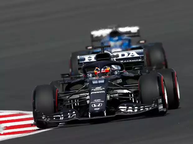 Yuki Tsunoda, Fernando Alonso Titel-Bild zur News: Yuki Tsunoda, Fernando Alonso