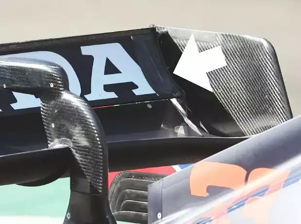 Titel-Bild zur News: Klebeband am Formel-1-Heckflügel des Red Bull RB16B von Max Verstappen in Mexiko 2021