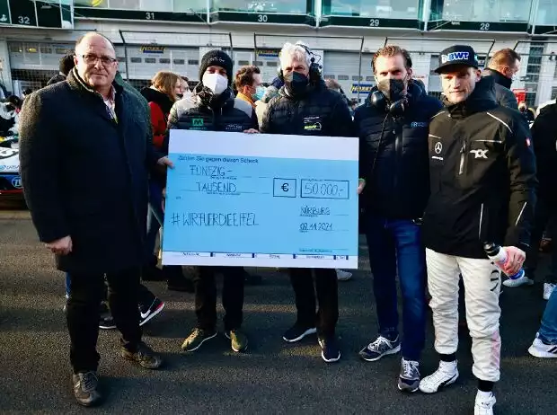 Die Teams des ADAC GT Masters spendeten 50.000 Euro für die Flutopfer in der Eifel Titel-Bild zur News: Die Teams des ADAC GT Masters spendeten 50.000 Euro für die Flutopfer in der Eifel