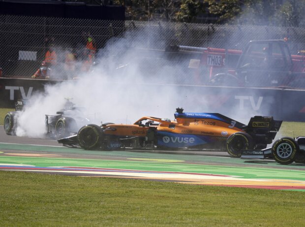 Titel-Bild zur News: Valtteri Bottas (Mercedes) wird am Start zum Formel-1-Rennen in Mexiko 2021 von Daniel Ricciardo (McLaren) gedreht