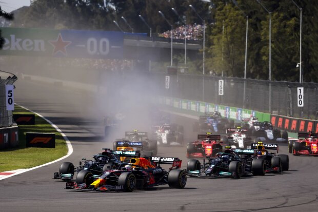 Max Verstappen Lewis Hamilton Valtteri Bottas Daniel Ricciardo Sergio Perez Red Bull Red Bull F1Mercedes Mercedes F1McLaren McLaren F1 ~Max Verstappen (Red Bull), Lewis Hamilton (Mercedes), Valtteri Bottas (Mercedes), Daniel Ricciardo (McLaren) und Sergio Perez (Red Bull) ~ 