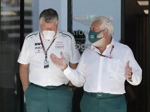 Otmar Szafnauer und Lawrence Stroll vor der Hospitality des Formel-1-Teams Aston Martin im Paddock Titel-Bild zur News: Otmar Szafnauer und Lawrence Stroll vor der Hospitality des Formel-1-Teams Aston Martin im Paddock