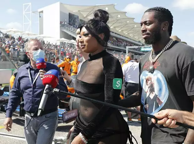 Martin Brundle interviewt Rapperin Megan Thee Stallion Titel-Bild zur News: Martin Brundle interviewt Rapperin Megan Thee Stallion