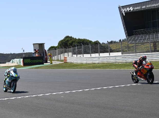 Fotofinish beim Moto3-Rennen in Portimao 2021: Pedro Acosta 0,051 Sekunden vor Dennis Foggia