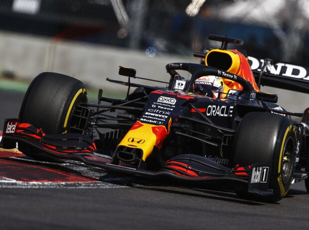 Max Verstappen (Red Bull RB16B) während des Formel-1-Rennens von Mexiko 2021 Max Verstappen (Red Bull RB16B) während des Formel-1-Rennens von Mexiko 2021
