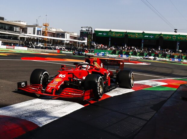 Charles Leclerc im Ferrari SF21 beim Mexiko-Grand-Prix der Formel 1 2021 Charles Leclerc im Ferrari SF21 beim Mexiko-Grand-Prix der Formel 1 2021